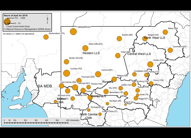 Graph of NSW showing the hours of dust activity recorded in 2019 across the NSW rural air quality monitoring network, showing close to 1,000 hours in western and north-western parts of the State (numbers in brackets)