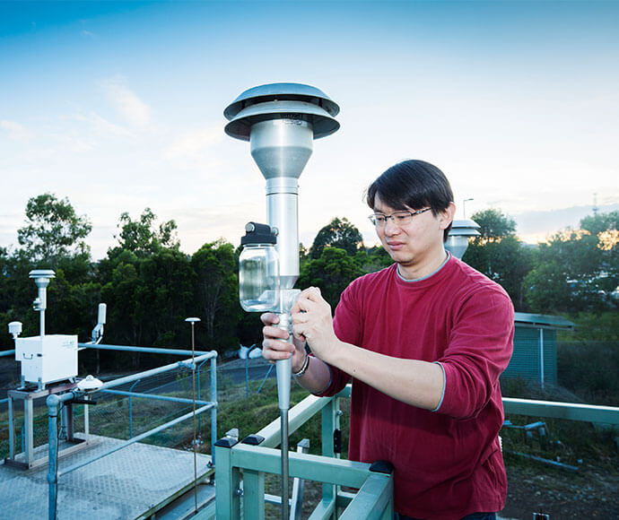 Staff monitoring air particulate matter at Chullora monitoring station