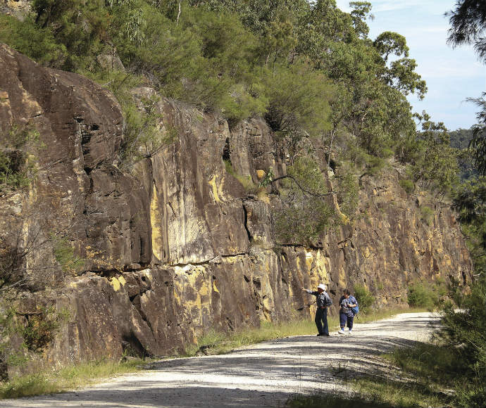 Bushwalkers, Old Great North Road, Devines Hill, Dharug National Park