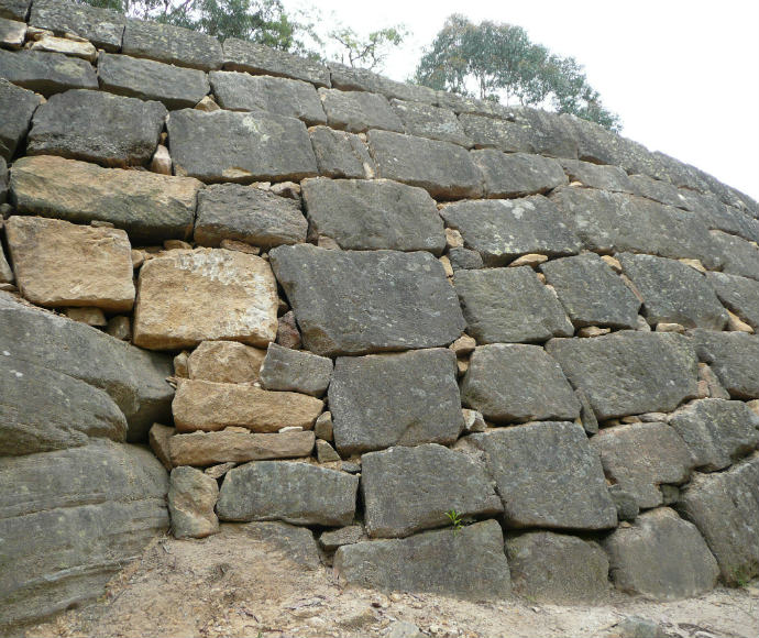 Reconstruction of retaining wall at Devines Hill, Dharug National Park