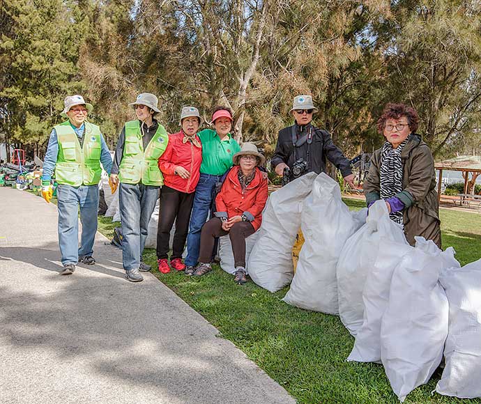 Community volunteers participating in Clean Up the World Day to help clean up and conserve their local environment in Kissing Point Park