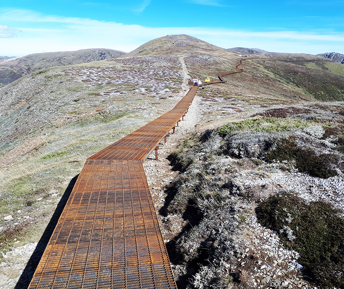 Steel mesh walkway on stage 1 of the Snowies Alpine Walk