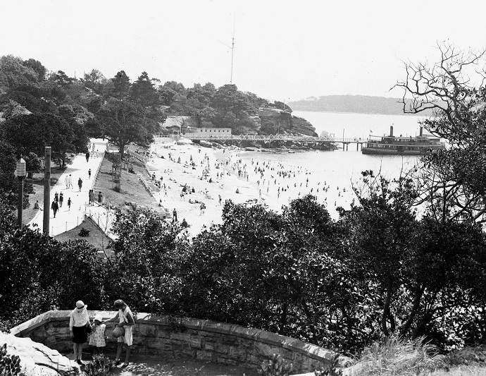 Black and white image of the Nielsen Park beachfront 1929